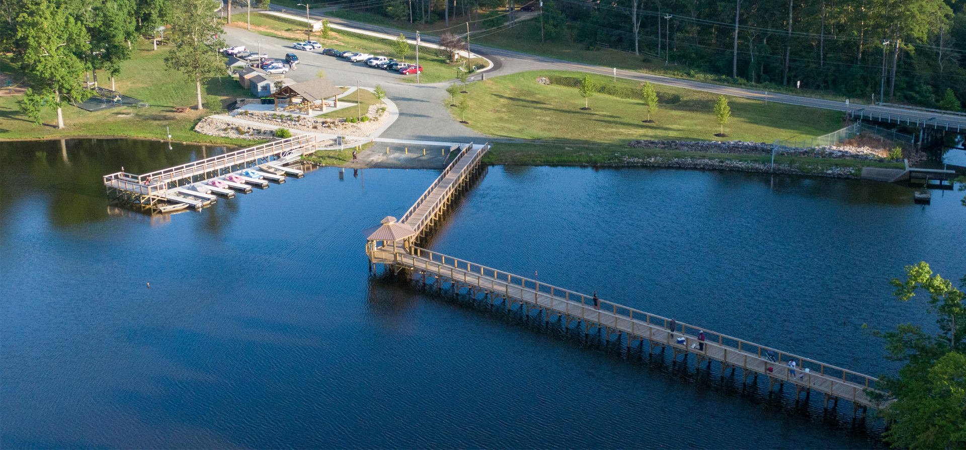 lake rogers park view of boardwalk, parking lot and dock.